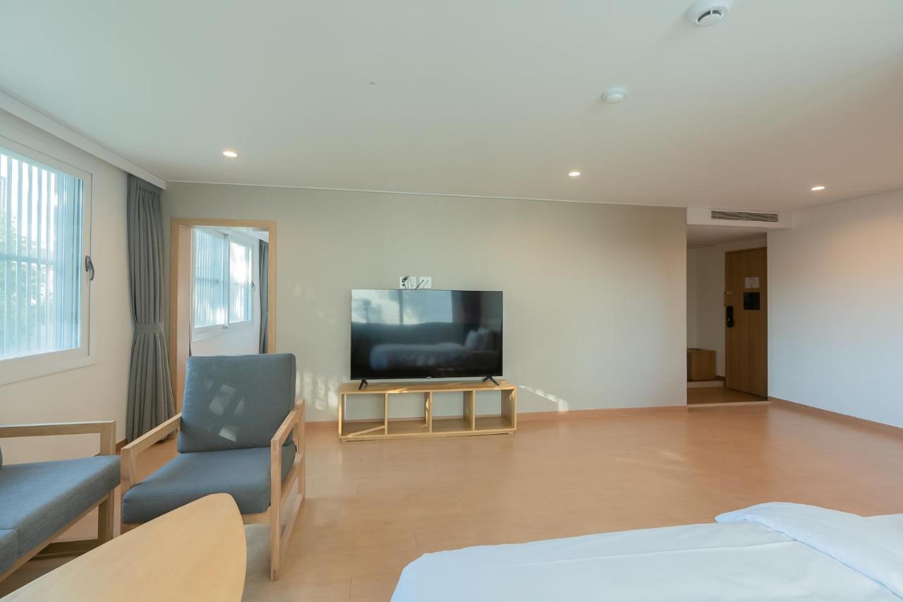 Heyy Seogwipo Hotel Экстерьер фото