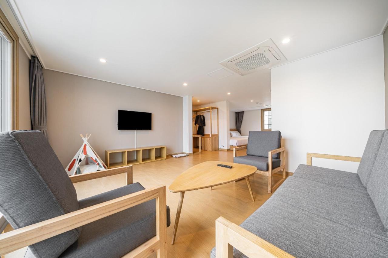 Heyy Seogwipo Hotel Экстерьер фото