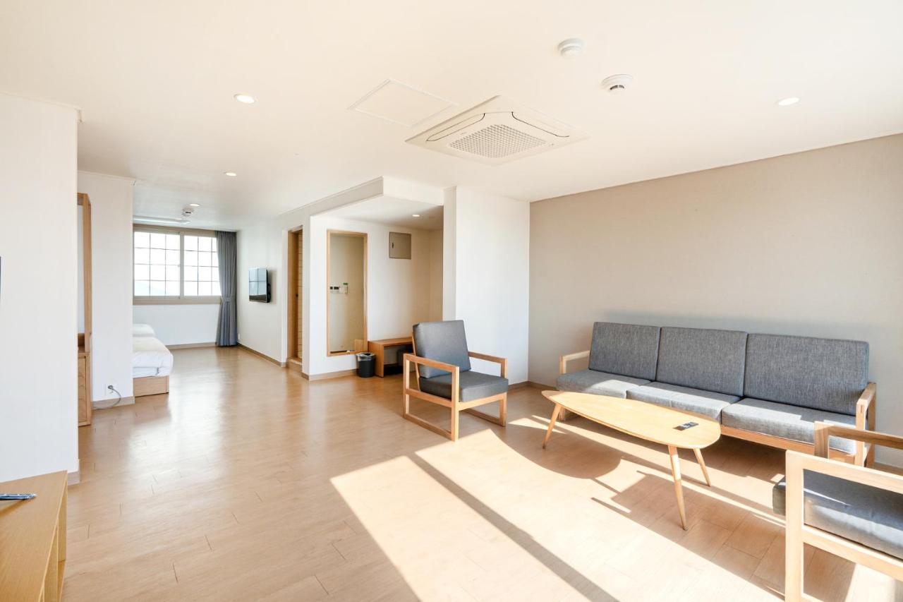 Heyy Seogwipo Hotel Экстерьер фото