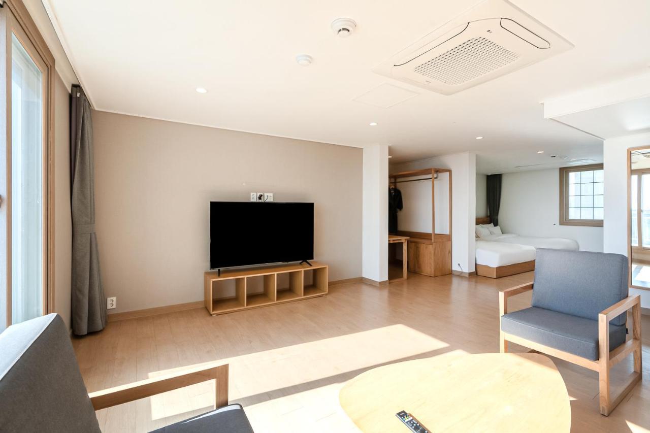 Heyy Seogwipo Hotel Экстерьер фото